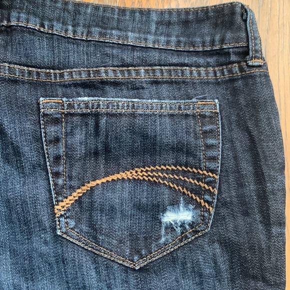 Decree Distressed Super Skinny Jeans, Junior Size 15, Darker Blue Whiskered GUC - Picture 11 of 14